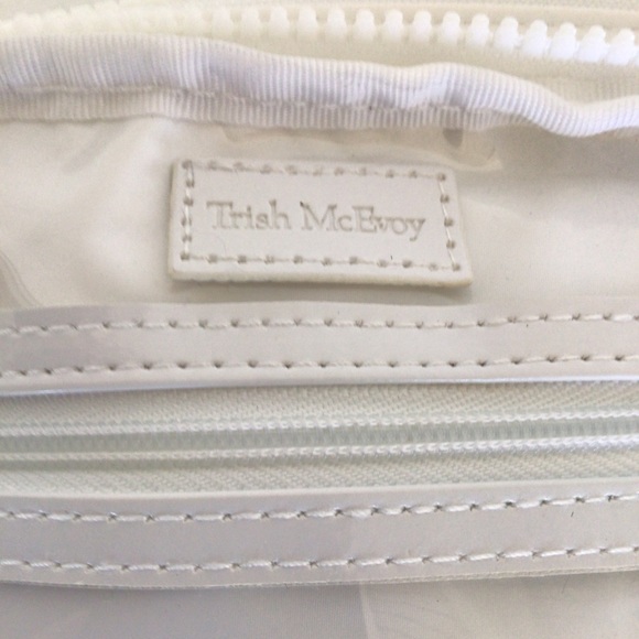 TRISH MCEVOY QUILTED WHITE MAKEUP BAG - Picture 10 of 13